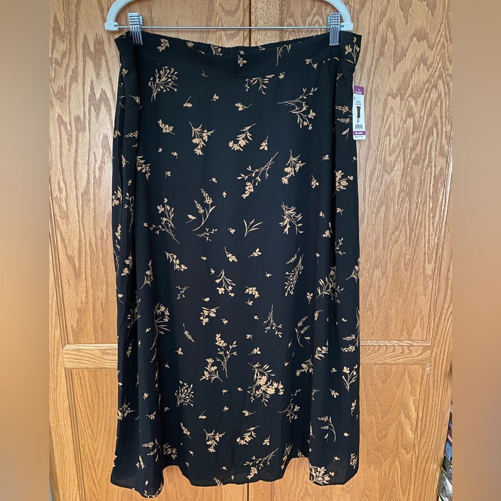 NWT Plus Size Pull-on Skirt